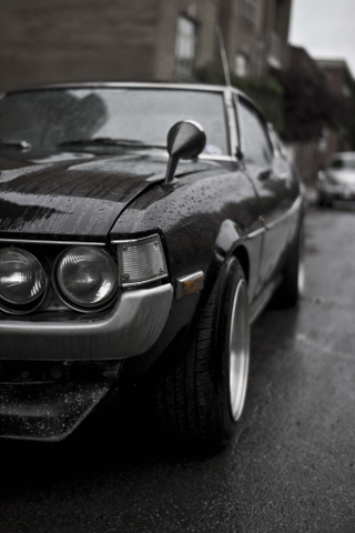Illustration for article titled Damn, my street is more and more becoming a car geek paradise...
